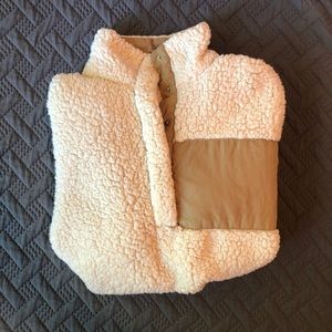 Lightweight, fleece jacket